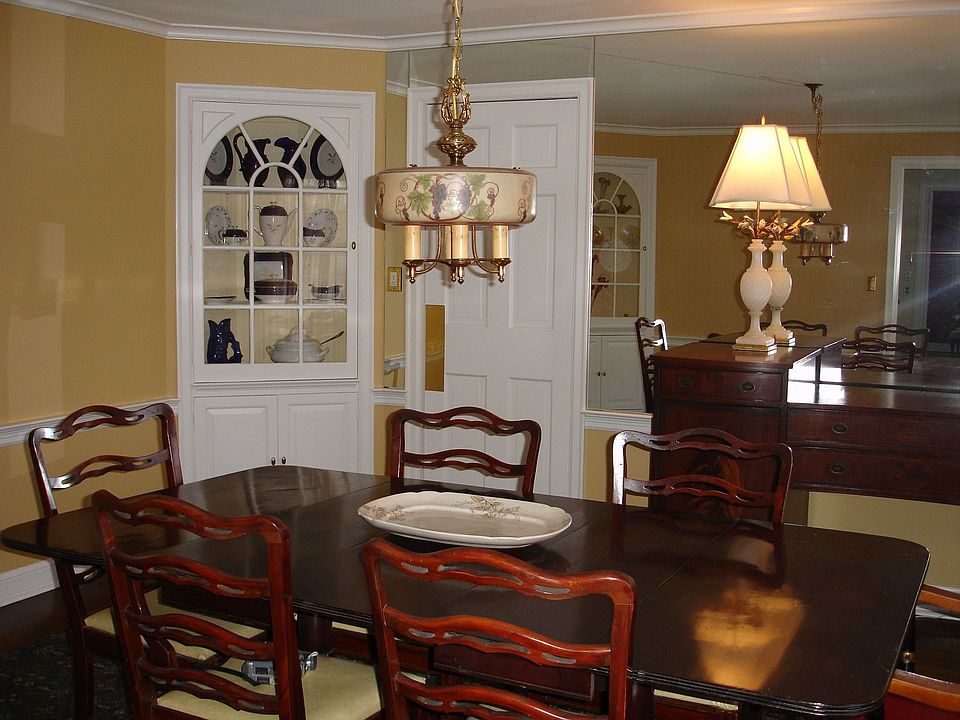 Formal Dining Room w/ built-ins