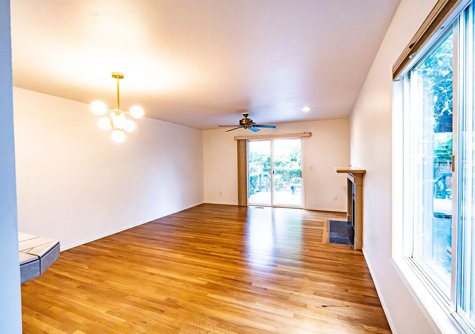 3Bd/3Ba Seattle Townhome — Photo 4