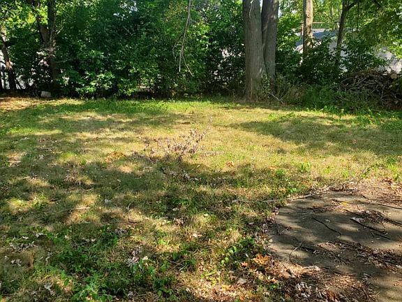 3rd image of 733 Illinois Ave