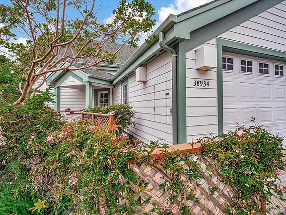 3rd image of 38934 Cypress Way