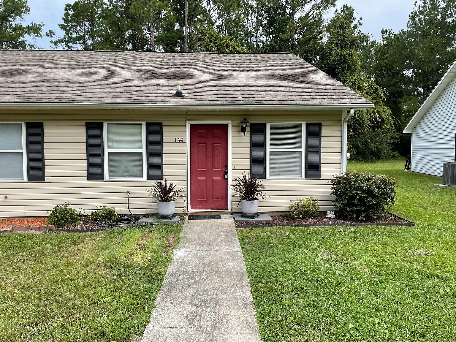 144 E Lakemont Dr — Photo 1
