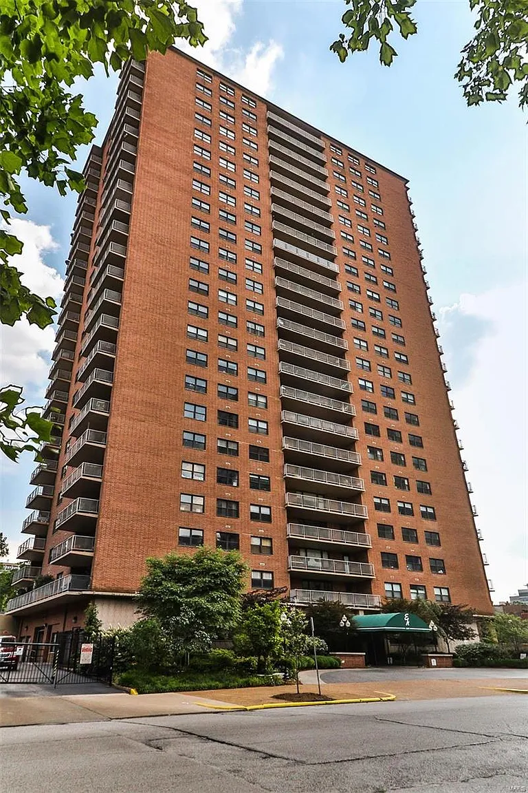 4466 W Pine Blvd APT 2D photo 1