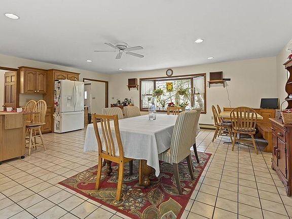 4th image of 3 Grove Cir