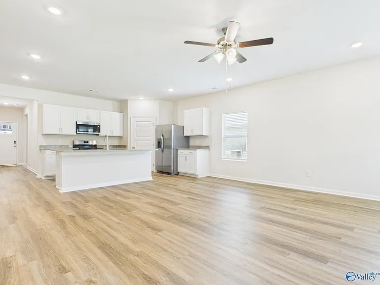 1325 Eidson St — Photo 5
