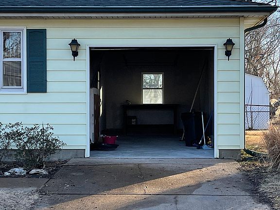 2nd image of 700 Bellflower Dr