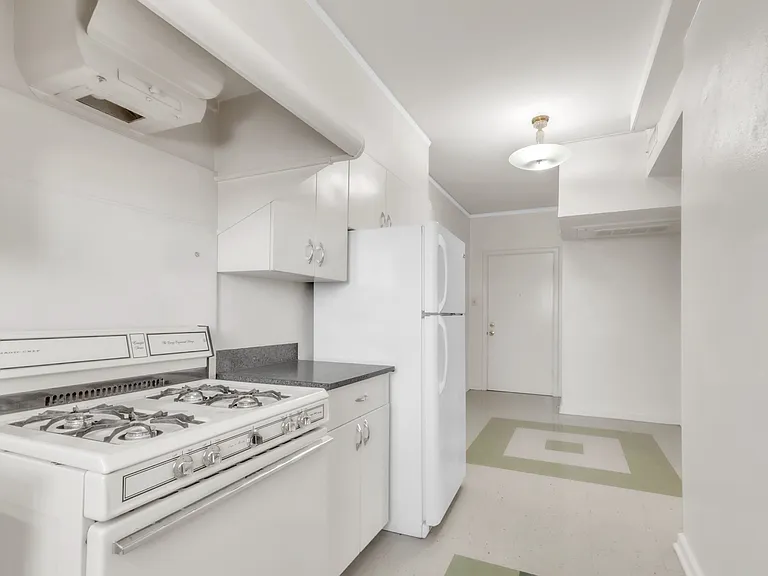 800 Broadway Ave #7-18 — Photo 8