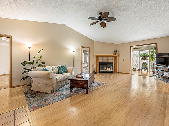 2nd image of 4 Melling Cir