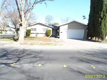 2001 Celeste Dr photo 1