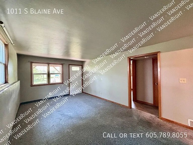 1011 S Blaine Ave — Photo 7