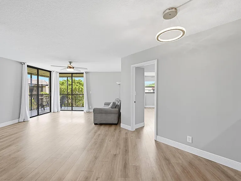 10401 W Broward Blvd #401 — Photo 6