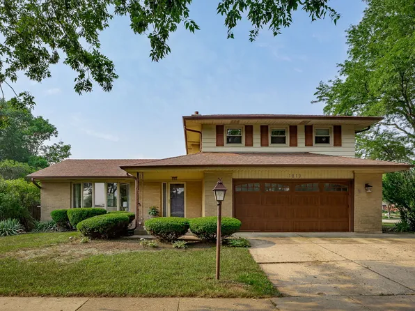 1813 E Maya Ln, Mount Prospect, IL 60056