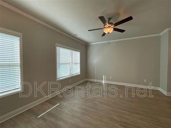 4th image of 213 Beau St #213