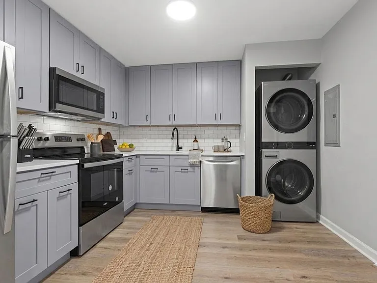 1000 Orchard Luxury Apartments — Photo 16