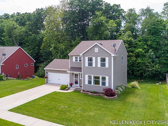 3rd image of 610 Wild Flower Dr