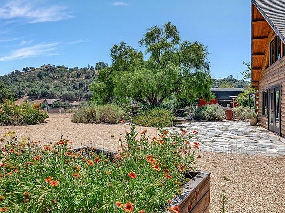 4th image of 2689 Daisy Ln