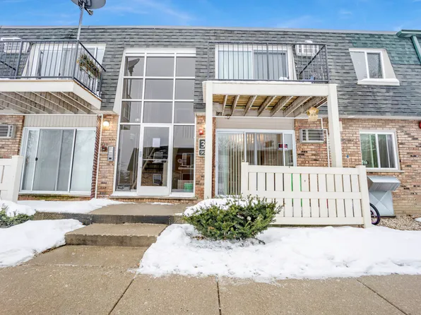 9954 S 84th Ter APT 210, Palos Hills, IL 60465