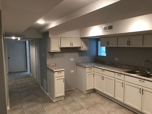 3rd image of 5638 N Karlov Ave
