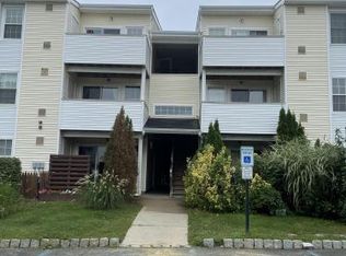 23 Basset Ct, Tinton Falls, NJ 07753