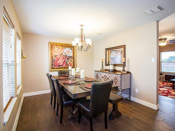 5th image of 1301 Caroline Dr