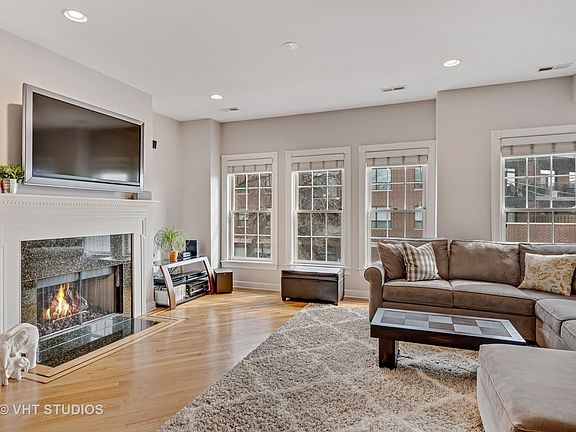 2nd image of 3044 N Oakley Ave APT 2N