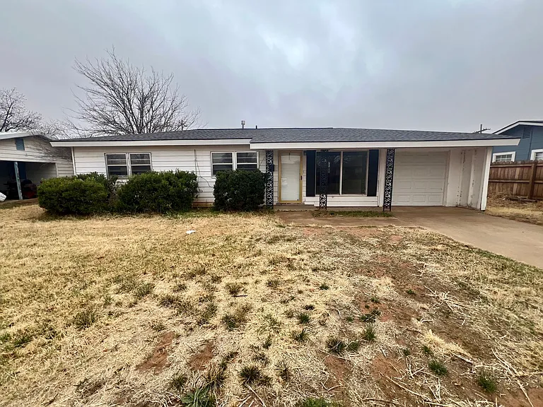 704 E Yucca Ln — Photo 1