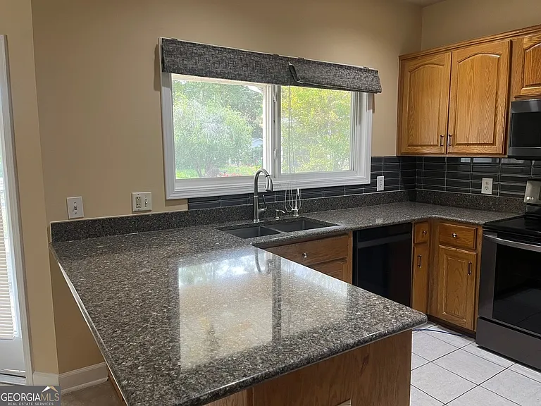 423 Cobblestone Way — Photo 18