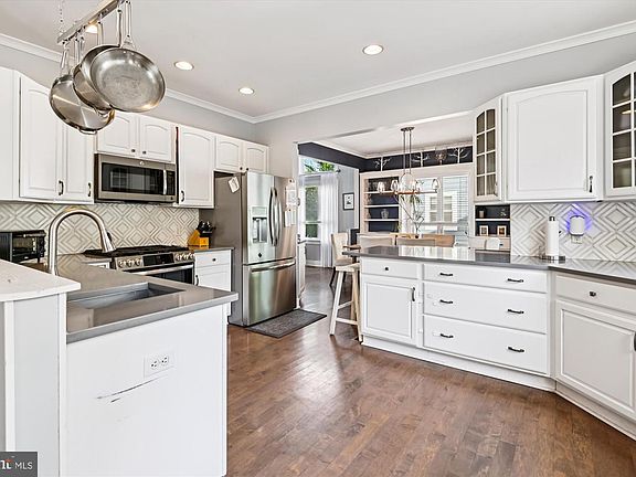 4th image of 161 E Bay View Dr