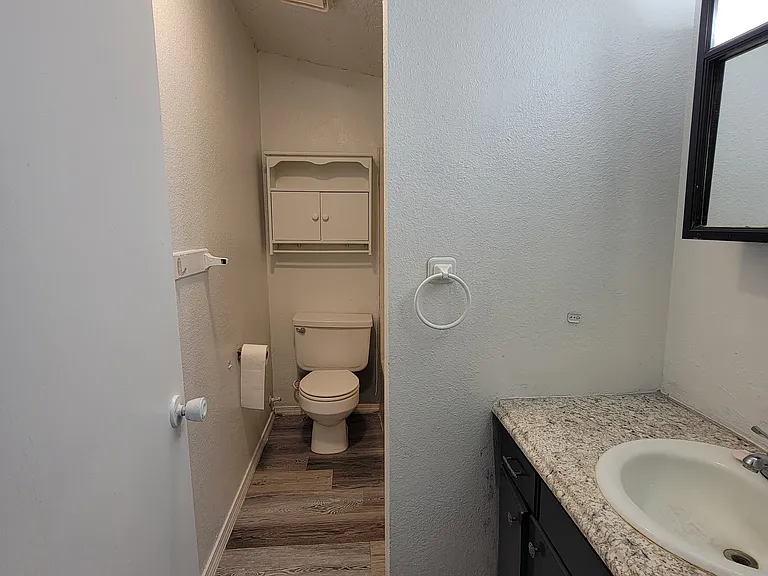 620 S Avenue D #B — Photo 9