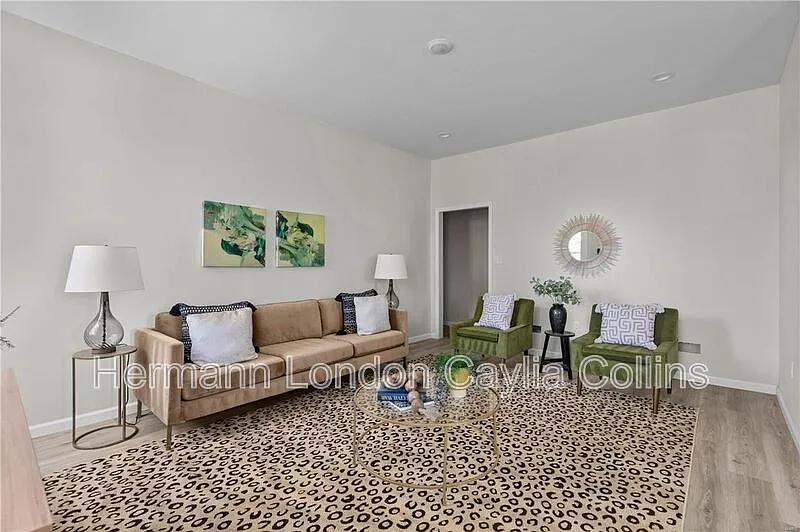 2 bed, 1.0 bath, 1100 sqft, $1,400 — Photo 3