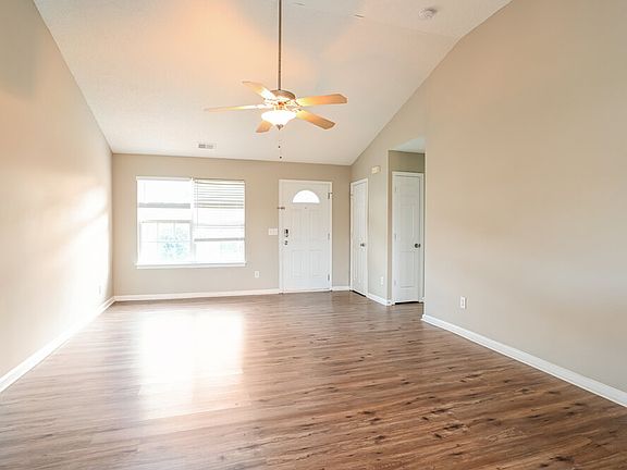 3rd image of 209 Glencroft Dr