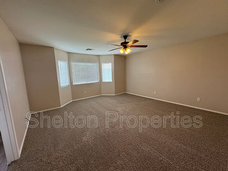 10153 N 115th Dr — Photo 7