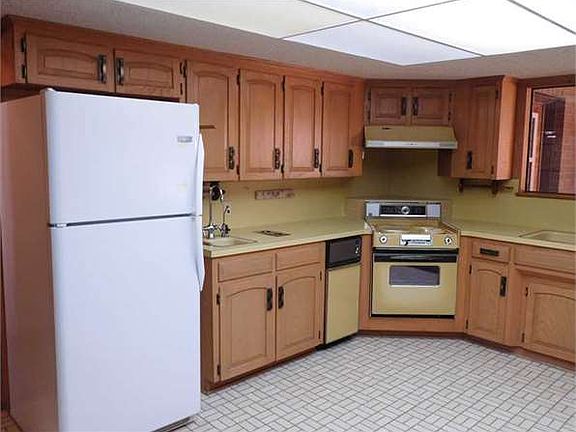 4th image of 2401 W Wallace St