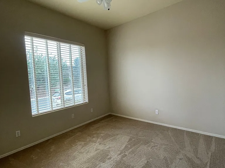 5649 N Bentley Ct — Photo 29
