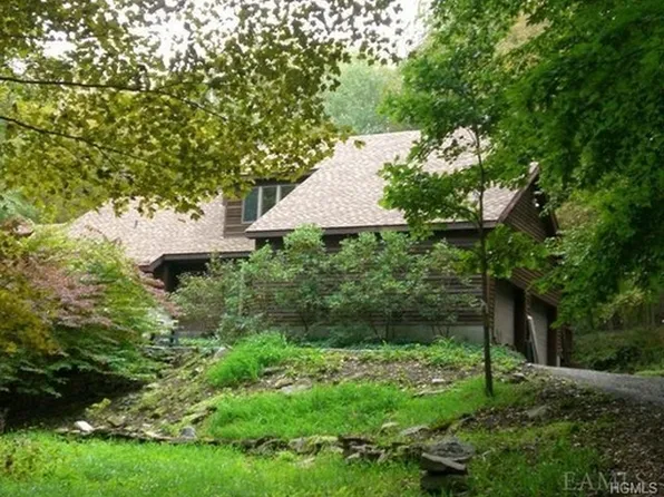 2 Hawks Ln, Brewster, NY 10509