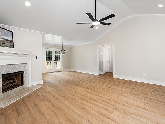 5th image of 6209 Spruce Dr