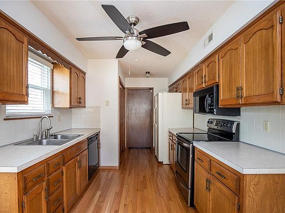 5th image of 16518 E 53rd Street Ct S