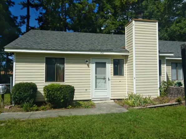 202 Cedar Ridge Ln, Havelock, NC 28532