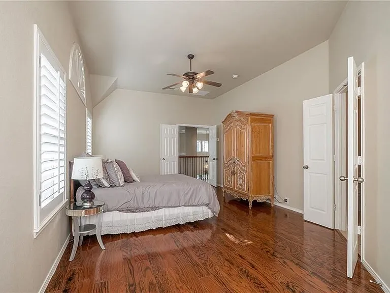 2374 Aspermount Dr — Photo 3