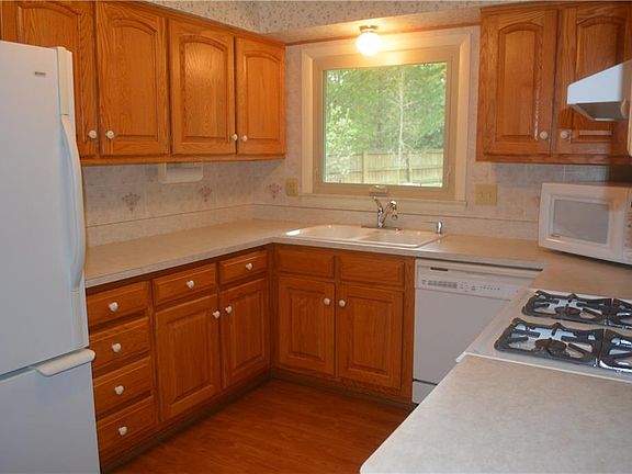 2nd image of 1607 Westwood Dr