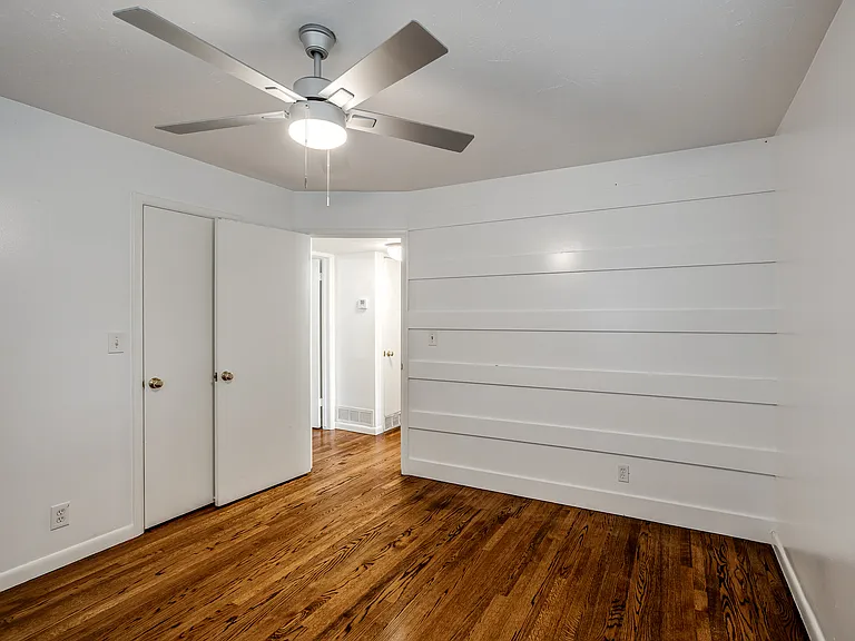 4620 N Harvey Pkwy — Photo 23