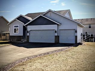 254 Dongola Ln, Shakopee, MN 55379