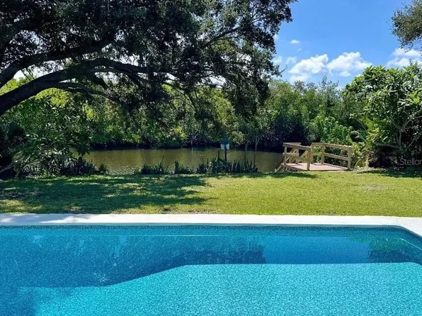 8385 81st St, Seminole, FL 33777