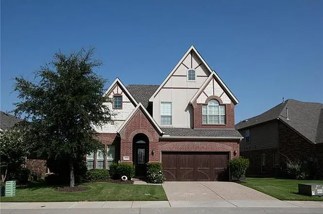 2529 Brandon Dr — Photo 1
