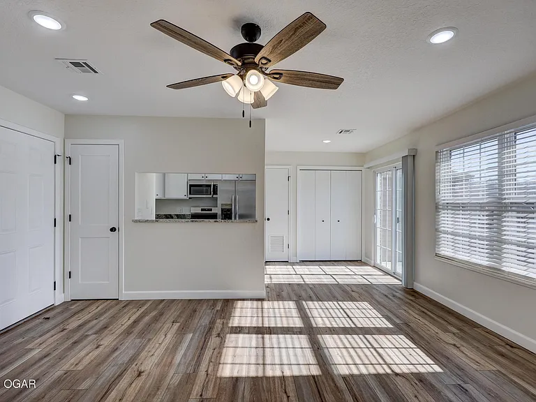 2907 S Jackson Ave — Photo 4