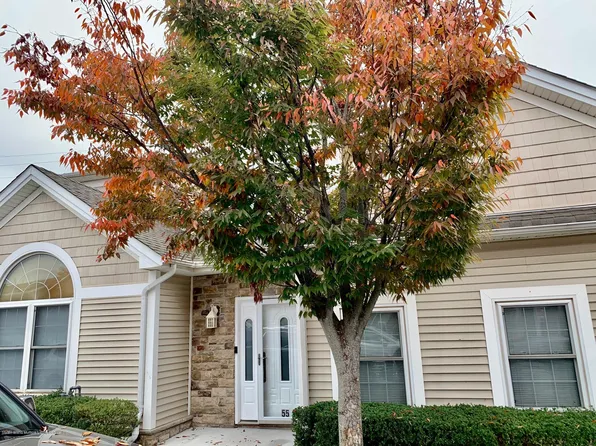 55 Topside Ln, Staten Island, NY 10309