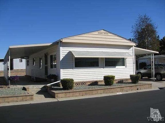 4th image of 16 Chaucer Ln #16