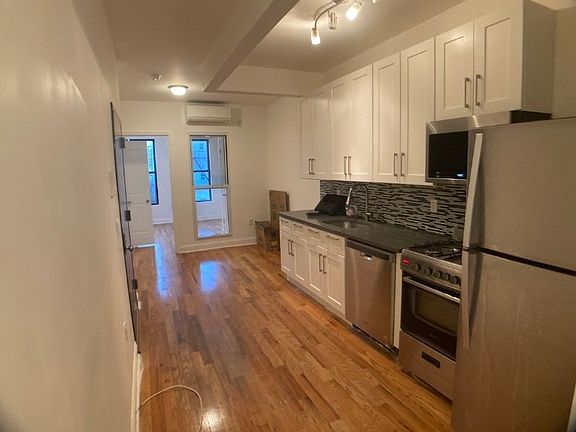 3rd image of 235 Jefferson St APT 2