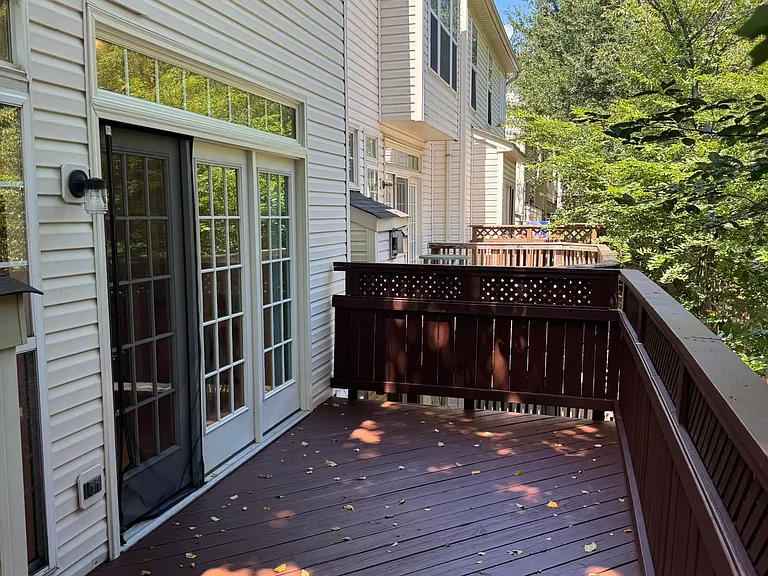 2743 Manhattan Pl — Photo 30