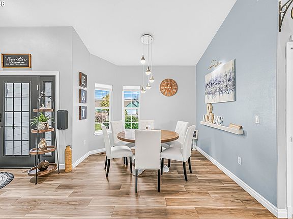 5th image of 793 W Sandpiper Ave