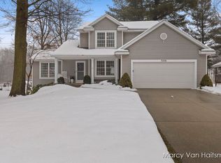 7250 Pine Oak Ln, Hudsonville, MI